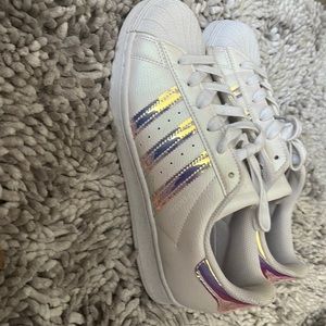 Women’s Adidas Superstar  Shell toe in iridescent. US 7.5